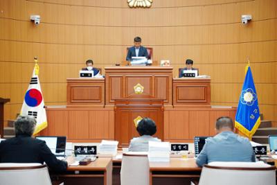 제286회 제1차 정례회 제2차 조례특위 제2차 예결특위 제7차 본회의08-1500.jpg