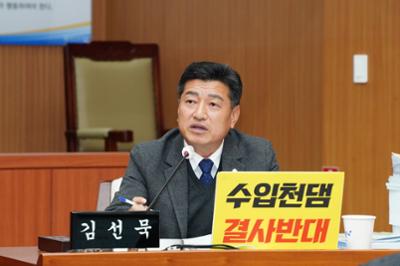제300회 양구군의회 제2차 정례회 제3차 본회의  제9차 예결특위 (14).JPG