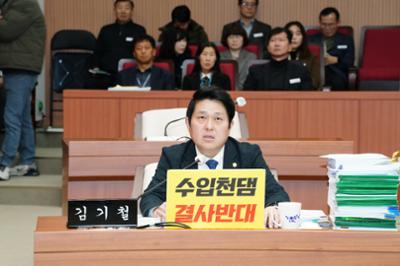 제300회 양구군의회 제2차 정례회 제5차 본회의 (5).JPG