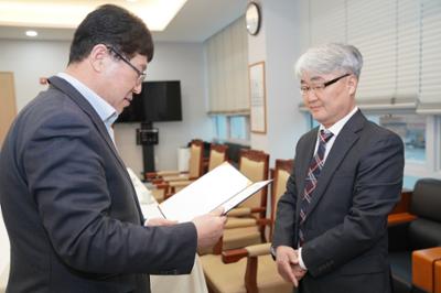 결산검사위원 위촉식  (9).JPG