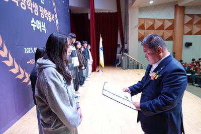 20250329 2025년 양록장학생 장학증서 수여식 (34).JPG