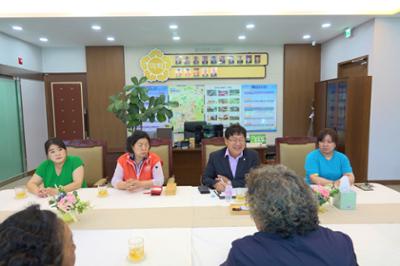 20250711 한국외식업협회 양구군지회 회장  회원 일행 면담 (4)-1.JPG