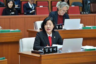 20251201 제313회 양구군의회 제2차 정례회 행정사무감사 3일차 (9).JPG