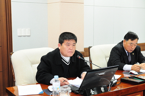 제204회임시회제2차본회의김철의원님질의사진DSC_4562.jpg
