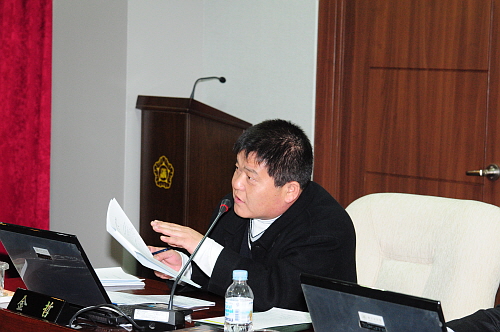 제204회임시회조례등의안심사특별위원회제1차회의김철의원님질의사진DSC_4577.jpg