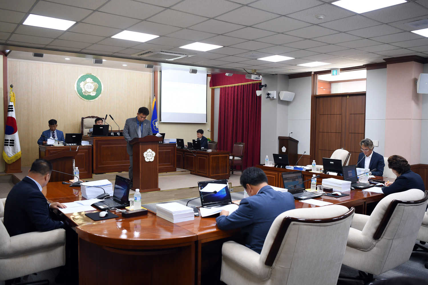 제243회양구군의회제1차정례회예결특위제5차회의및7차본회의02-1500.jpg