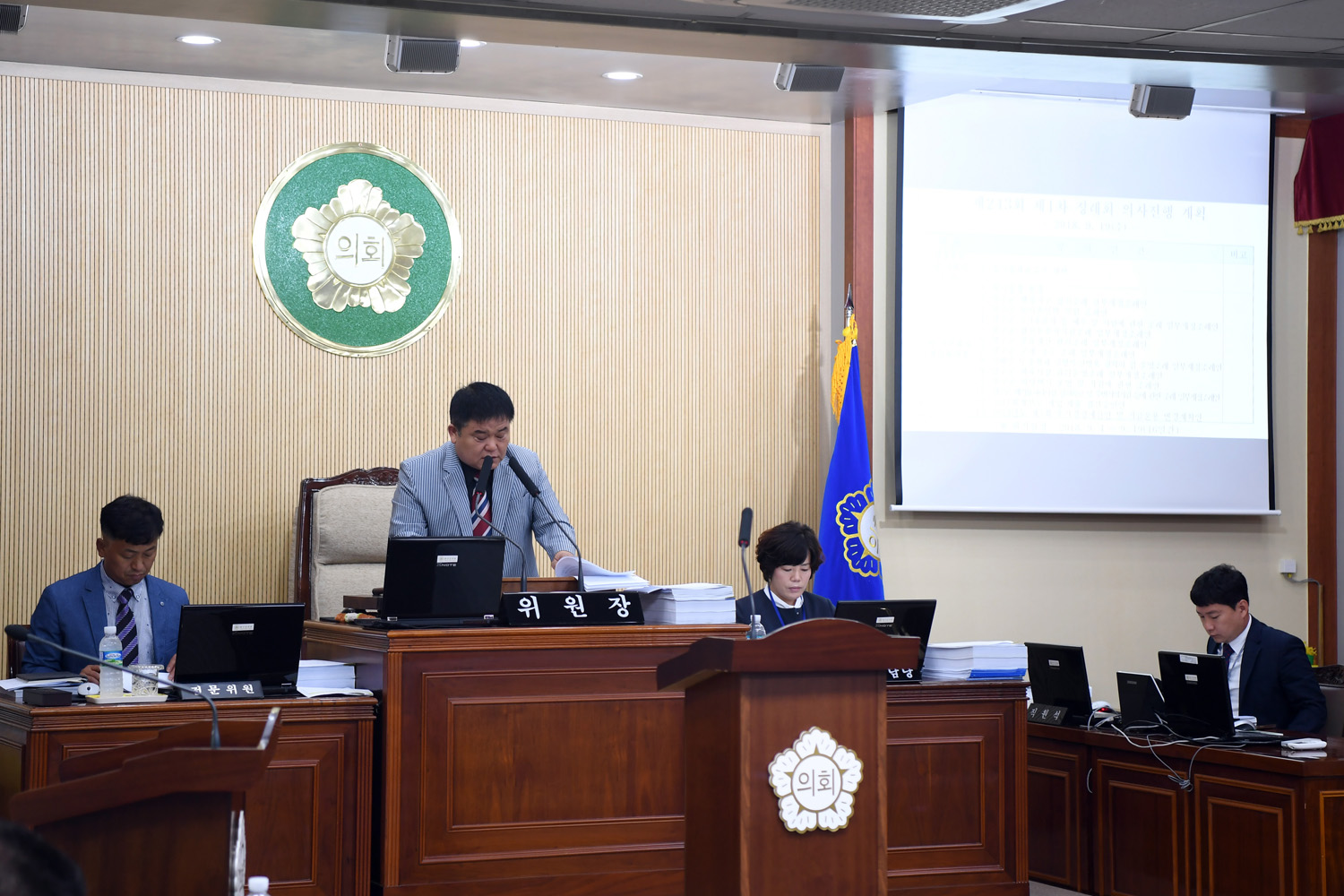 제243회양구군의회제1차정례회예결특위제5차회의및7차본회의04-1500.jpg
